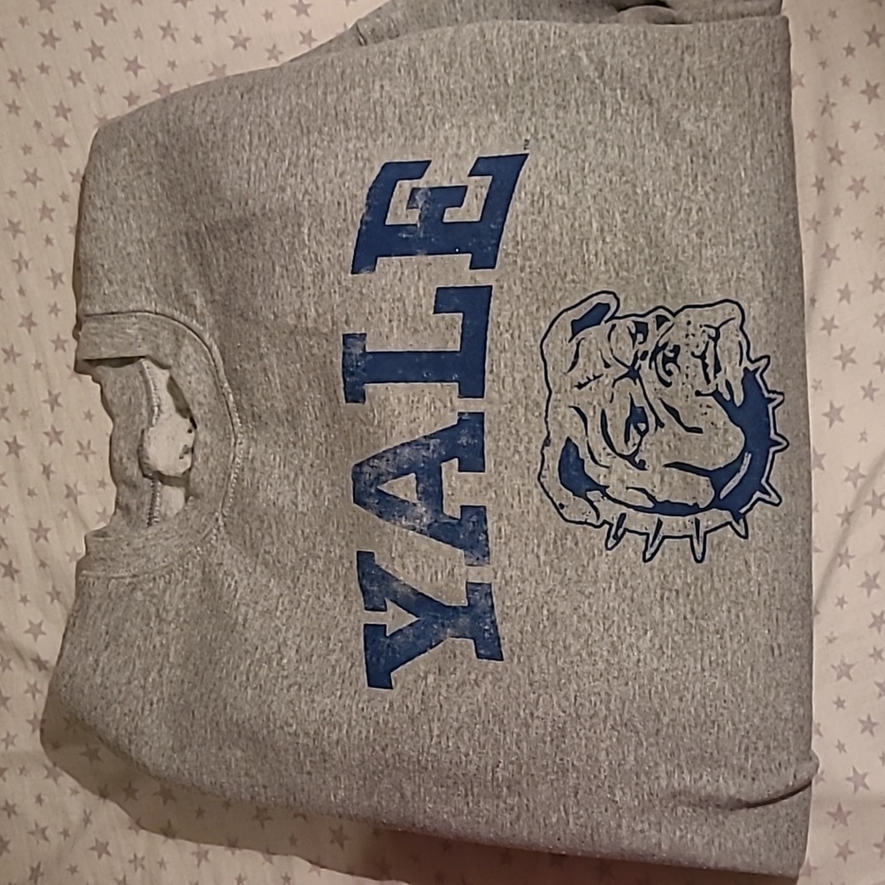 Yale Bulldogs sweatshirt